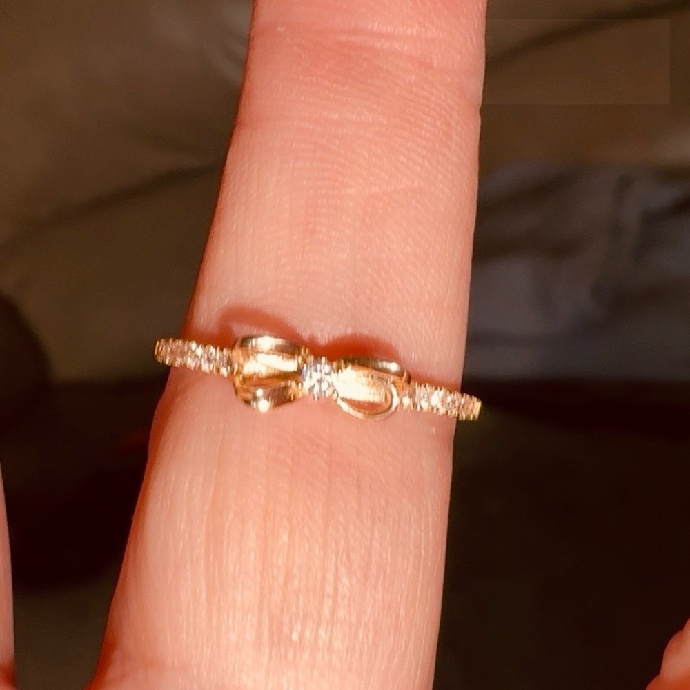 Elegant solid 10k Gold Bow Ring